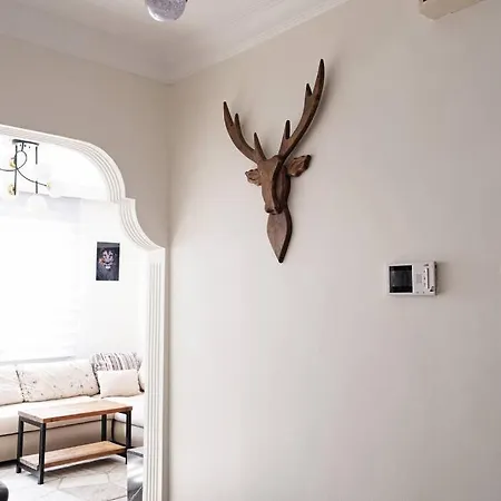 Mecidiyekoy Meydan Da Yokussuz Ve Nezih Sokakta. Apartament
