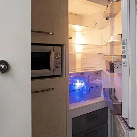 Apartment Mecidiyekoy Meydan Da Yokussuz Ve Nezih Sokakta. Istanbul