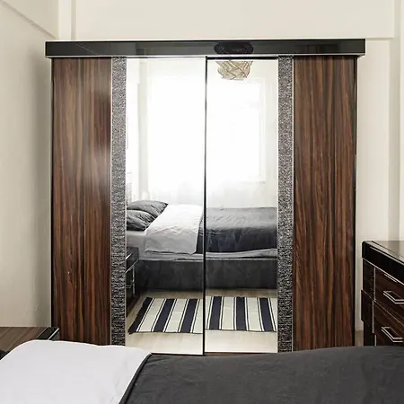 Apartment Mecidiyekoy Meydan Da Yokussuz Ve Nezih Sokakta. Istanbul