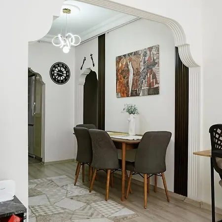 Apartment Mecidiyekoy Meydan Da Yokussuz Ve Nezih Sokakta. Istanbul