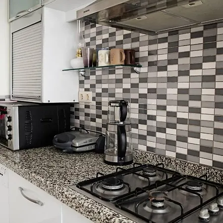 Apartment Mecidiyekoy Meydan Da Yokussuz Ve Nezih Sokakta. Istanbul