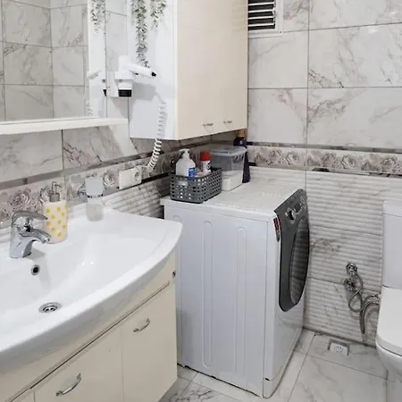 Apartment Mecidiyekoy Meydan Da Yokussuz Ve Nezih Sokakta.