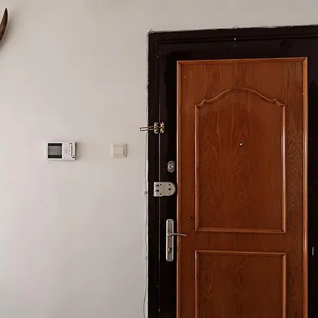 Apartamento Mecidiyekoy Meydan Da Yokussuz Ve Nezih Sokakta.