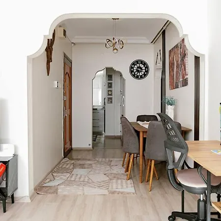 Mecidiyekoy Meydan Da Yokussuz Ve Nezih Sokakta. Apartamento Estambul